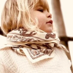 APACHES FOULARD LATIKA 100X100CM "BENGALE" LATTE 9 APACHES FOULARD LATIKA 100X100CM "BENGALE" LATTE -Bébé Produits Vente apaches foulard latika 100x100cm bengale latte 1