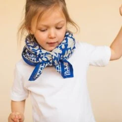 APACHES FOULARD LATIKA 100X100CM "COEUR" MAJORELLE -Bébé Produits Vente apaches foulard latika 100x100cm coeur majorelle 3