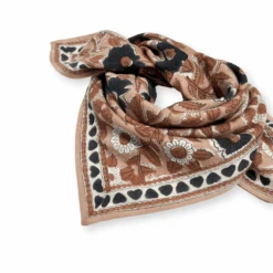 APACHES FOULARD MANIKA 50X50CM "COEUR" PRALINE -Bébé Produits Vente apaches foulard manika 50x50cm coeur praline 3