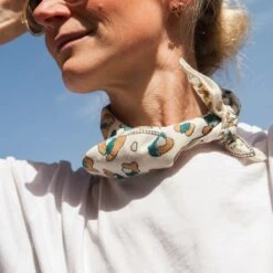 APACHES FOULARD MANIKA 50X50CM "GRAOU" JUNGLE -Bébé Produits Vente apaches foulard manika 50x50cm graou jungle 2