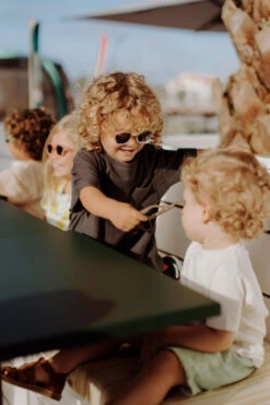 HELLO HOSSY LUNETTES DE SOLEIL "MINI EDIE" JAUNE/CRÈME -Bébé Produits Vente hello hossy lunettes de soleil mini edie jaune cre 3