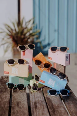 HELLO HOSSY LUNETTES DE SOLEIL "MINI JIMMY" CARAMEL/CRÈME -Bébé Produits Vente hello hossy lunettes de soleil mini jimmy caramel 9