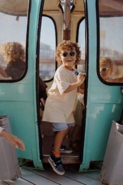 HELLO HOSSY LUNETTES DE SOLEIL "MINI KELLY" BLEU/CRÈME -Bébé Produits Vente hello hossy lunettes de soleil mini kelly bleu cre 2