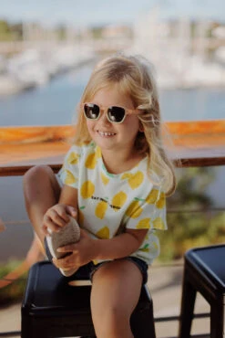 HELLO HOSSY LUNETTES DE SOLEIL "MINI MIA" ROSE/LIMONADE -Bébé Produits Vente hello hossy lunettes de soleil mini mia rose limon 3