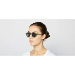 IZIPIZI LUNETTES DE SOLEIL ADULTE "L'ICONIQUE" #D KAKI -Bébé Produits Vente izipizi lunettes de soleil adulte liconique d kaki 4