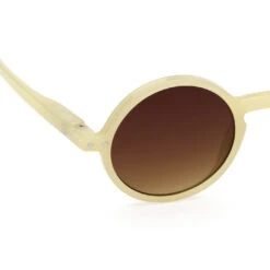 IZIPIZI LUNETTES DE SOLEIL JUNIOR "LA RONDE" #G GLOSSY IVORY -Bébé Produits Vente izipizi lunettes de soleil junior la ronde g gloss 2