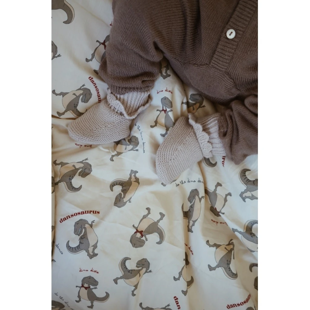 KONGES SLOJD CHAUSSONS DE NAISSANCE TOMAMA - PEACH DUST 2 KONGES SLOJD CHAUSSONS DE NAISSANCE TOMAMA - PEACH DUST – Image 2