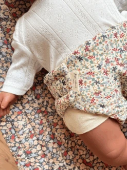 KONGES SLOJD SET POUPÉE - BAVOIR COUCHE COUVERTURE - LOULOUDI -Bébé Produits Vente konges slojd set poupee bavoir couche couverture l 2