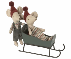 MAILEG LUGE TRAINEAU BOIS VERT (COLLECTION MOBILIER MAILEG) 4 MAILEG LUGE TRAINEAU BOIS VERT (COLLECTION MOBILIER MAILEG) -Bébé Produits Vente maileg luge traineau bois vert collection mobilier 1