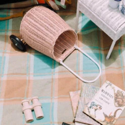 OLLI ELLA PANIER A ROULETTE EN ROTIN VIEUX ROSE ENFANT -Bébé Produits Vente olli ella panier a roulette en rotin vieux rose en 1