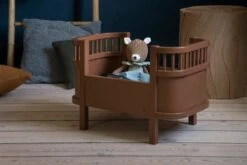 SEBRA LIT DE POUPÉE SEBRA - DARK AMBER -Bébé Produits Vente sebra lit de poupee sebra dark amber 1