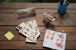 UGEARS MAQUETTE MÉCANIQUE - MINI AVION BIPLAN -Bébé Produits Vente ugears maquette mecanique mini avion biplan 2